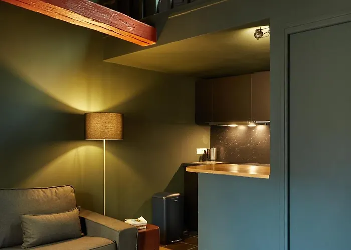 Flat Center Louvre *